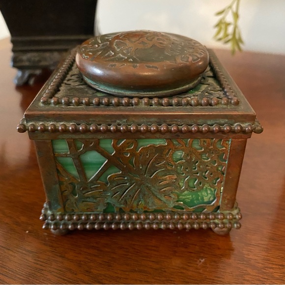 VTG Tiffany Studios ink well - bronze & swirled green stained glass marked 845 - Picture 6 of 10
